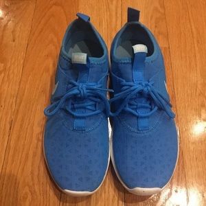 SOLD Nike juvenate sneakers sz 6